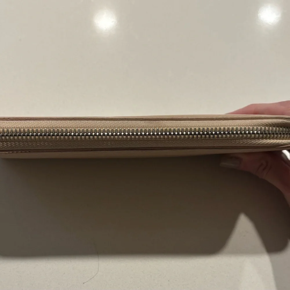 Louis Vuitton Women’s Epi Clemence Zip Around Vintage Wallet in Beige